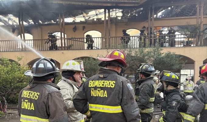 INCENDIO AL INTERIOR DE EDIFICIO MUNICIPAL DE PEÑALOLÉN